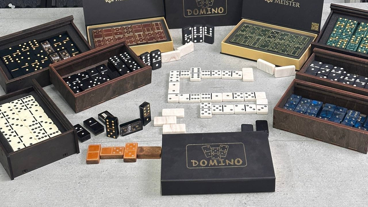 Dominoes