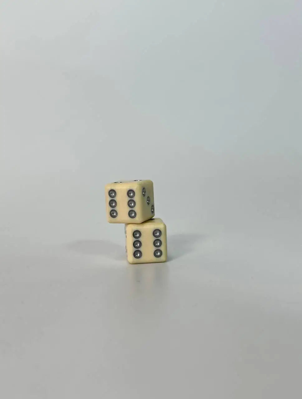 Royal Fossil Dice set – 10.5 mm | Black or Silver Pips