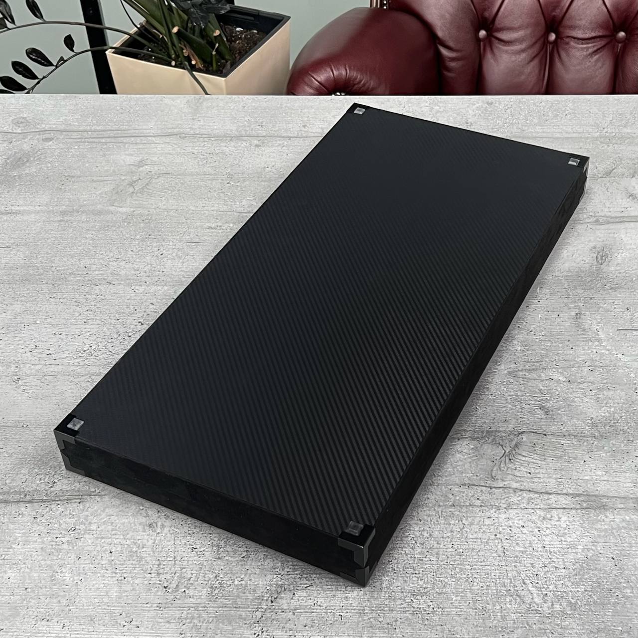 Luxuriöses handgefertigtes Backgammon-Set aus Metall und Carbon 60*30cm mit Metallteilen, Geschenkfertig VIP