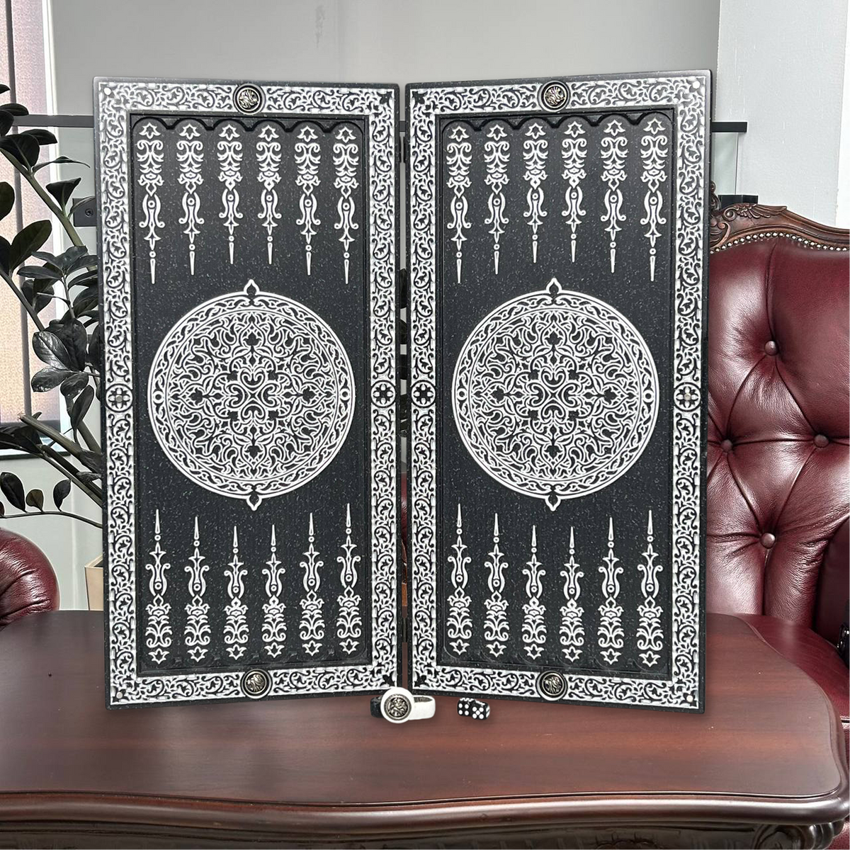 Luxus-Backgammon aus schwarzem Acrylstein MINI "Silver Lion" 30*15cm Reisegröße, leichte Version, Steinbrett Geschenkfertig