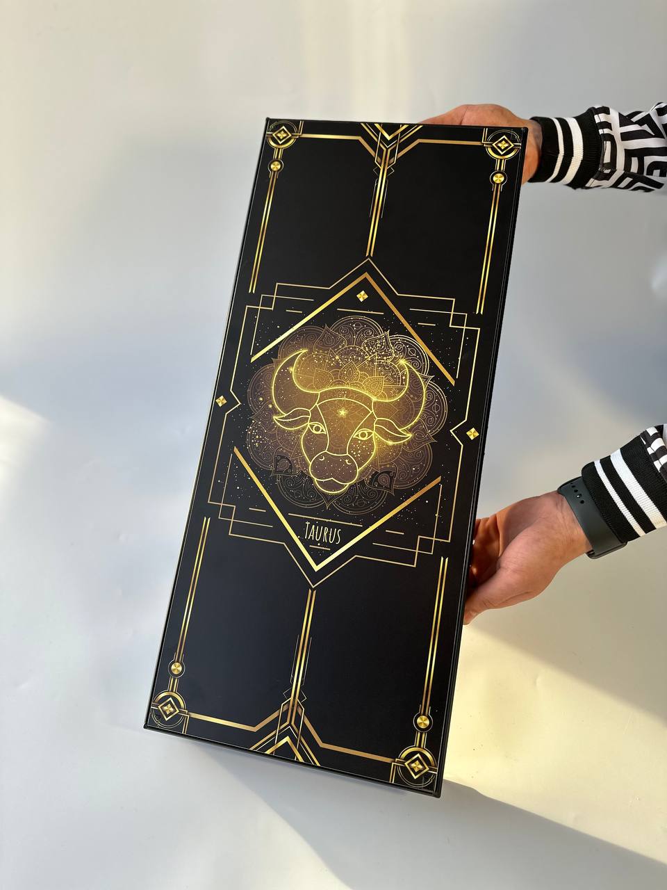 Stilvolles und modernes Backgammon-Brettspielset aus Glas, sofort geschenkfertig. Individuelle Anpassung möglich.