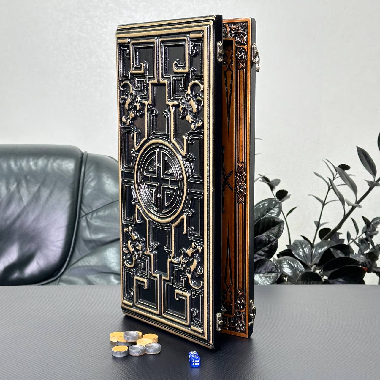 Classic Wooden Backgammon – Elegant Carving & Timeless Design