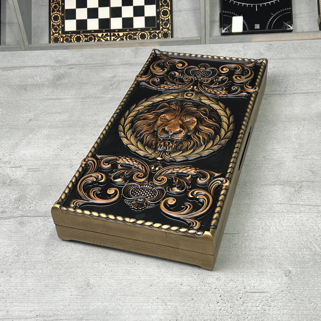 Backgammon en bois artisanal « Lion » avec jetons en résine époxy – Petit, élégant, personnalisable. Prêt à offrir