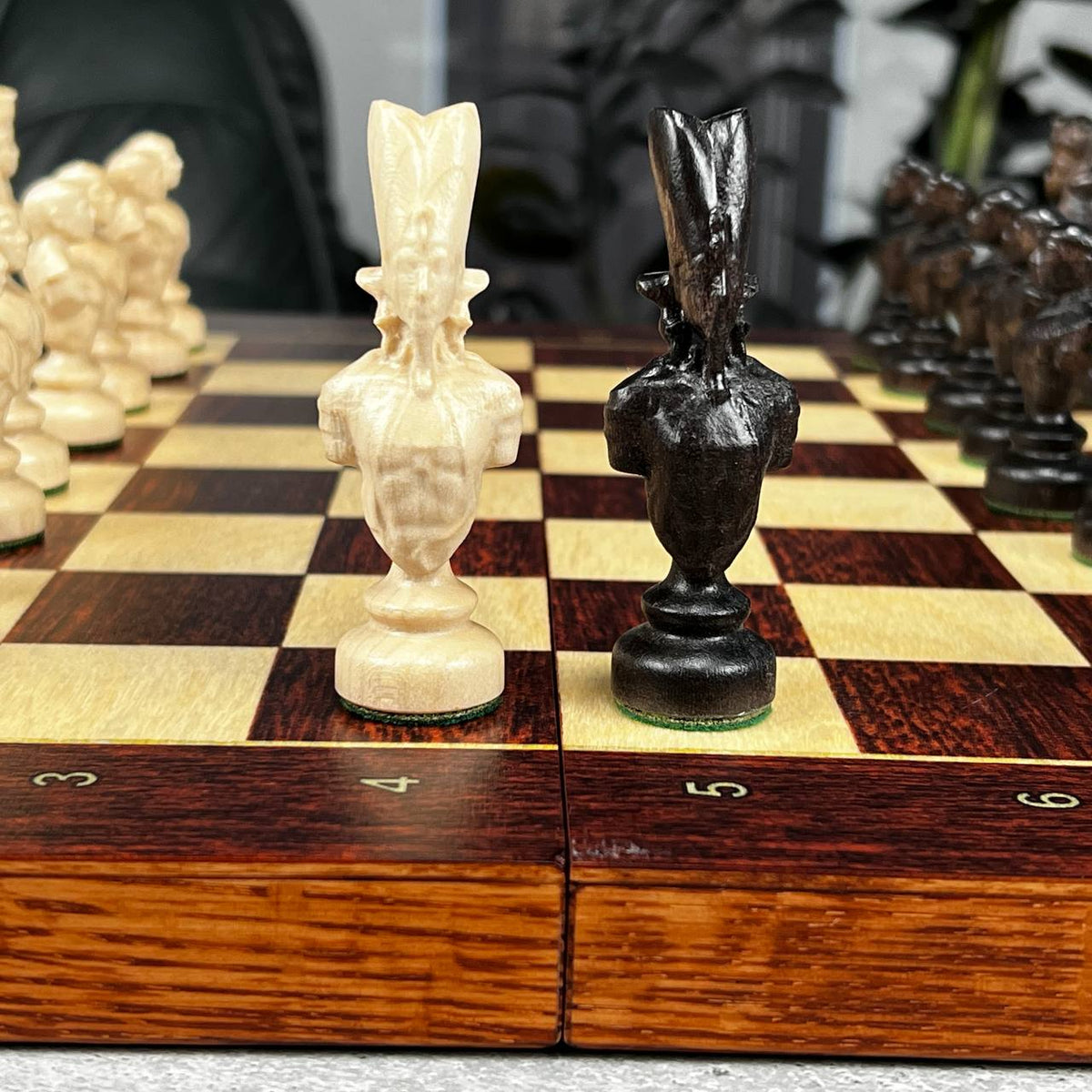 Jeu d'échecs imitation marbre (29 x 29 cm), jeu d'échecs en bois. Prêt à offrir. Réf. 198027