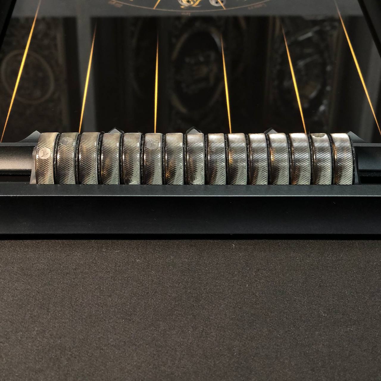 Backgammon-Set aus Glas „Drache“, 61 x 27 cm. Personalisierung. Als Geschenk geeignet.