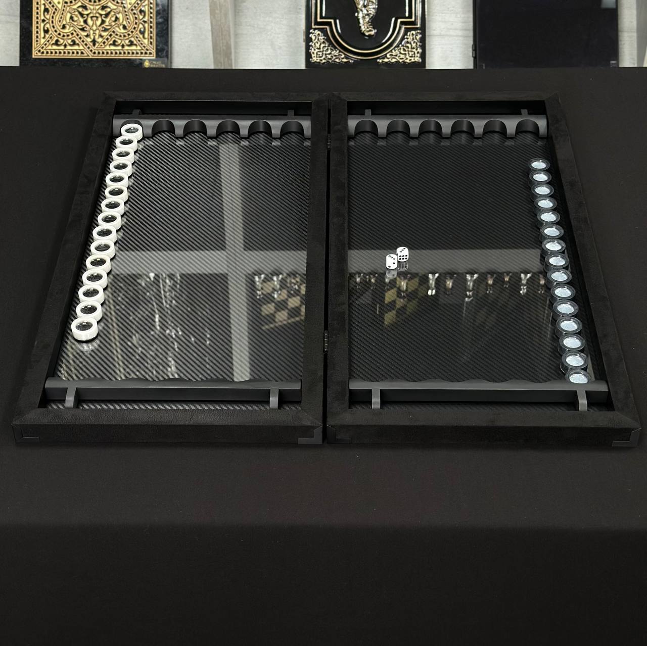Exklusives Carbon Backgammon Set im Aluminiumrahmen mit Glasinnenraum, 60*30 cm, Art.555000 Geschenkfertig