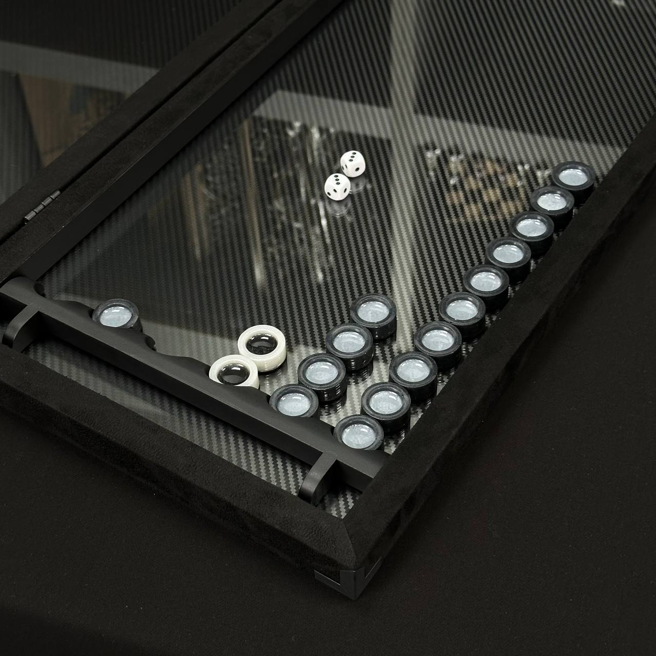 Exklusives Carbon Backgammon Set im Aluminiumrahmen mit Glasinnenraum, 60*30 cm, Art.555000 Geschenkfertig