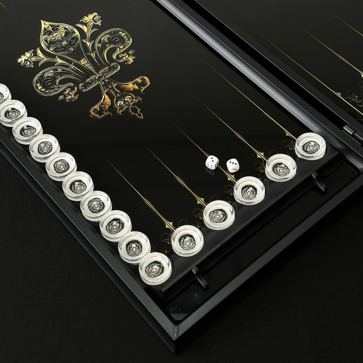 Backgammon-Set aus Glas LÖWE, 61 x 27 x 5 cm, personalisiertes und exklusives Design. Als Geschenk geeignet.