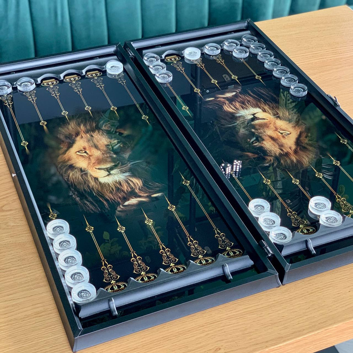 Jeu de backgammon en verre, LION Black&White 61*27*5cm, Design personnalisé et exclusif. Prêt à offrir.