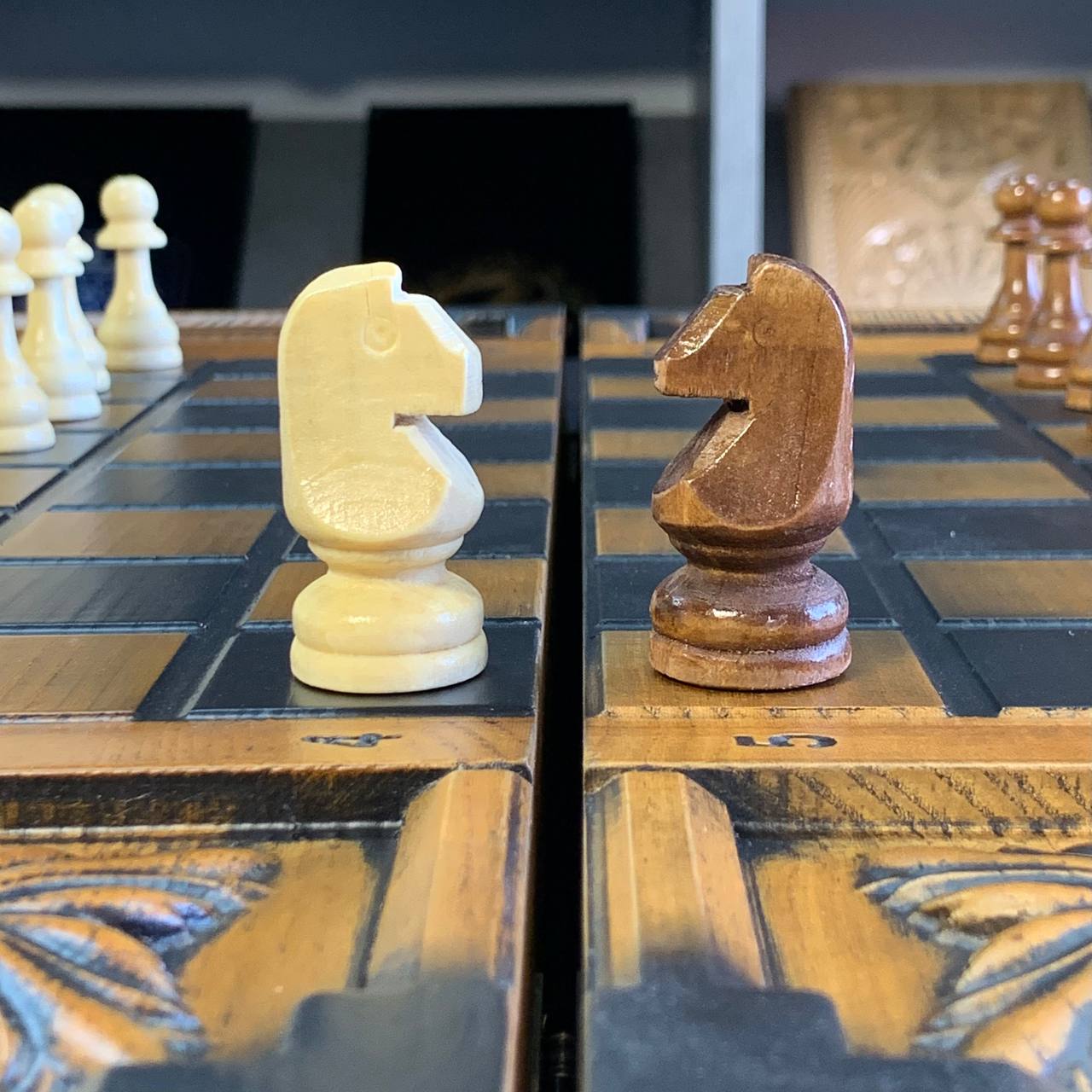 Schachspiel aus Holz mit luxuriösem Design, 3 in 1 (Schach, Dame und Backgammon) 68×32 cm. Geschenkfertig