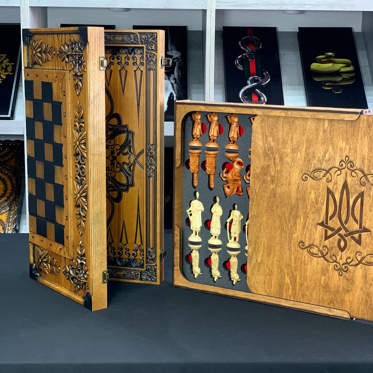 Schachspiel aus Holz mit luxuriösem Design, 3 in 1 (Schach, Dame und Backgammon) 68×32 cm. Geschenkfertig
