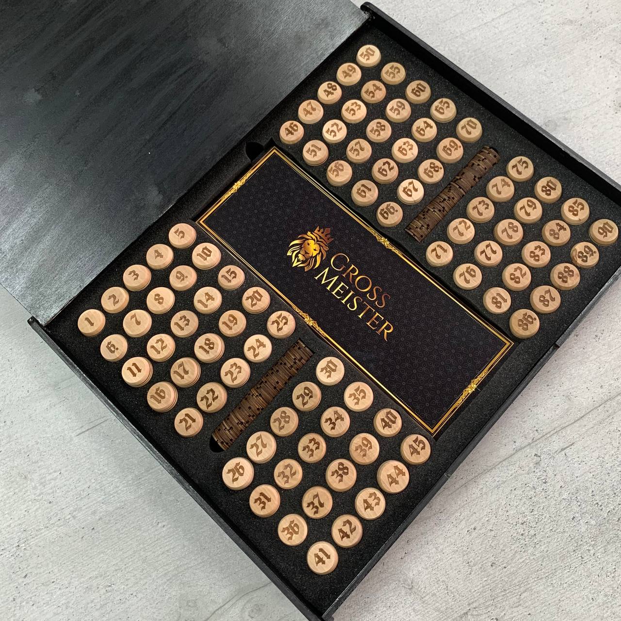 Loto : un jeu de société classique avec une touche moderne inhabituelle, art.410102. Prêt à offrir.