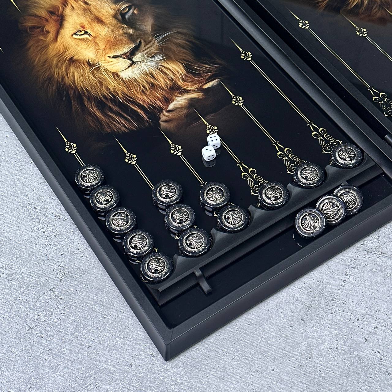 Handgefertigtes luxuriöses Backgammon-Set aus Glas, 61 x 27 cm. Individuell gestaltet, als Geschenk geeignet