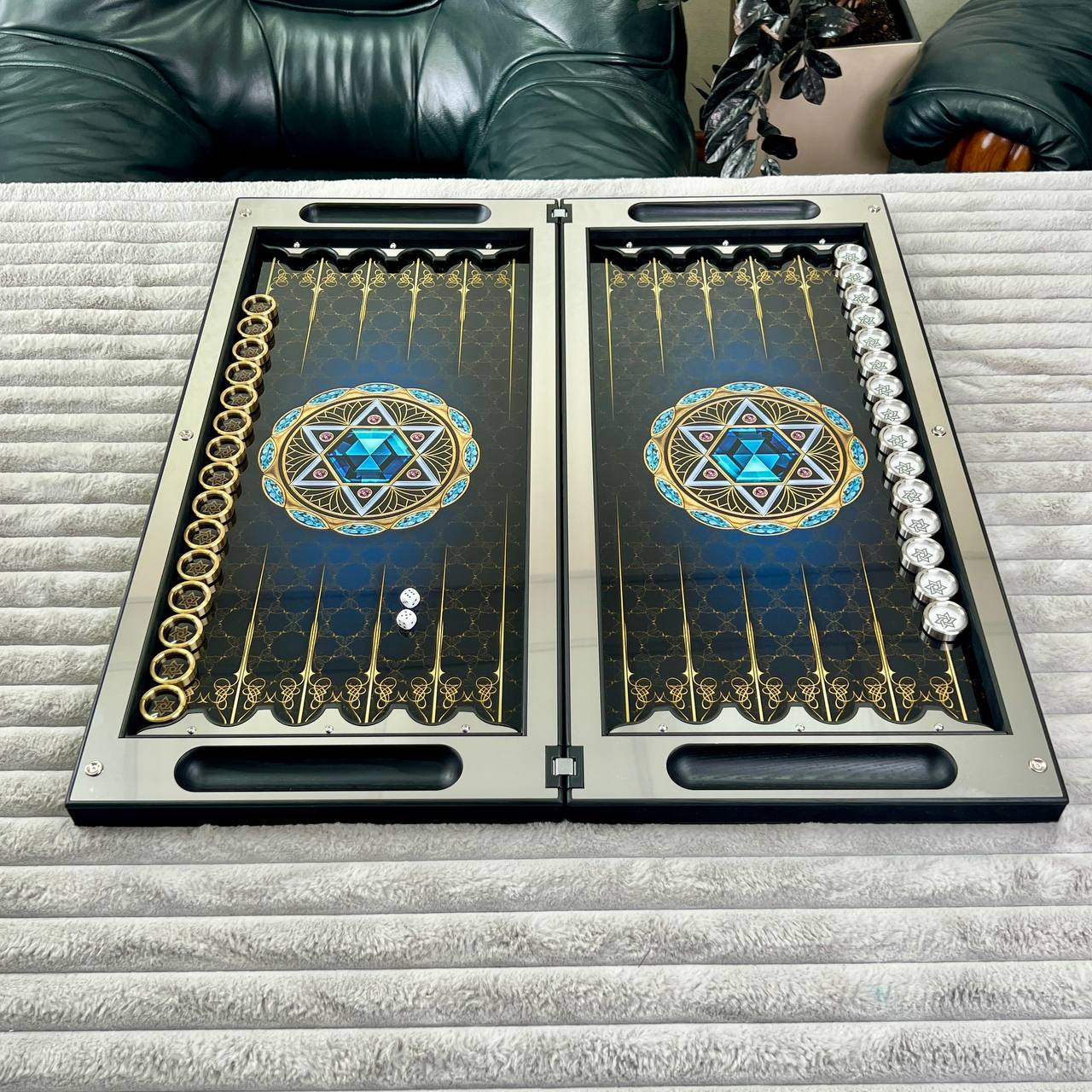 Luxuriöses Backgammon aus Metall mit gehärtetem Glas – Exklusives Design, handgefertigt, anpassbar
