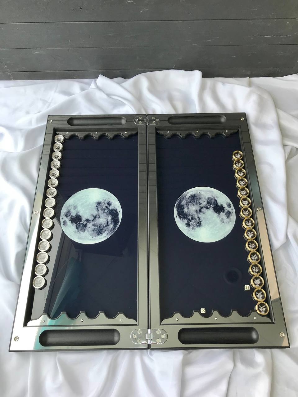 Backgammon de luxe en métal avec verre trempé - Design exclusif, fait à la main, personnalisable