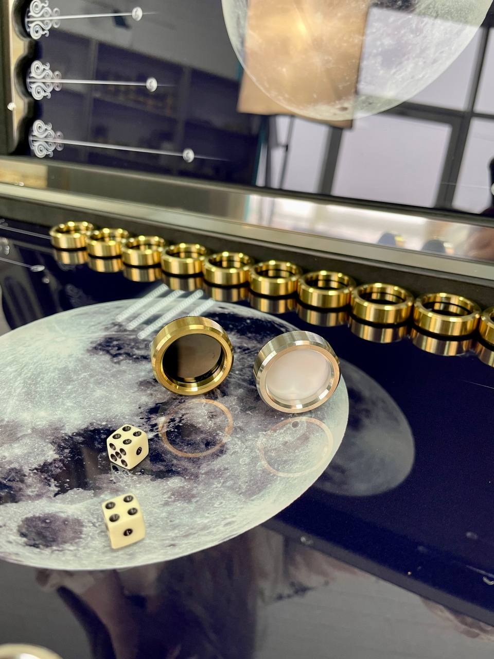 Backgammon de luxe en métal avec verre trempé - Design exclusif, fait à la main, personnalisable