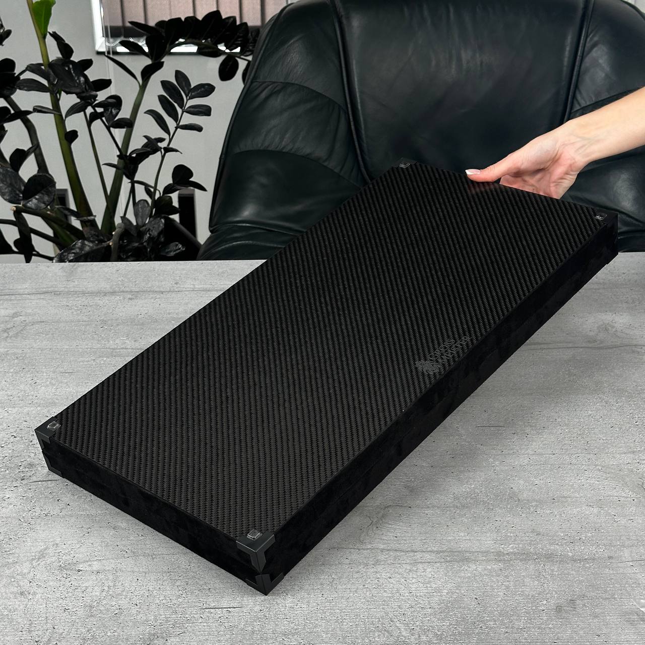 Exklusives Carbon Backgammon Set im Aluminiumrahmen mit Glasinnenraum, 60*30 cm, Art.555000 Geschenkfertig