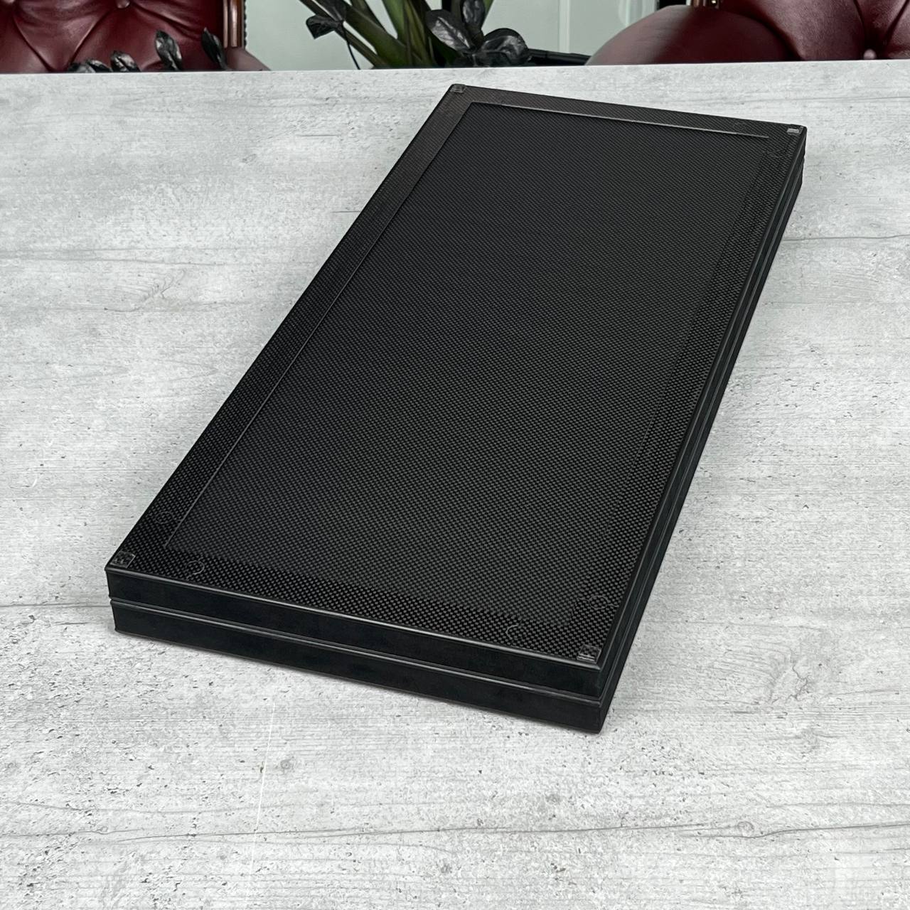 Jeu de backgammon de luxe VIP en carbone avec base en aluminium et carbone, 61 x 26,5 cm, prêt à offrir