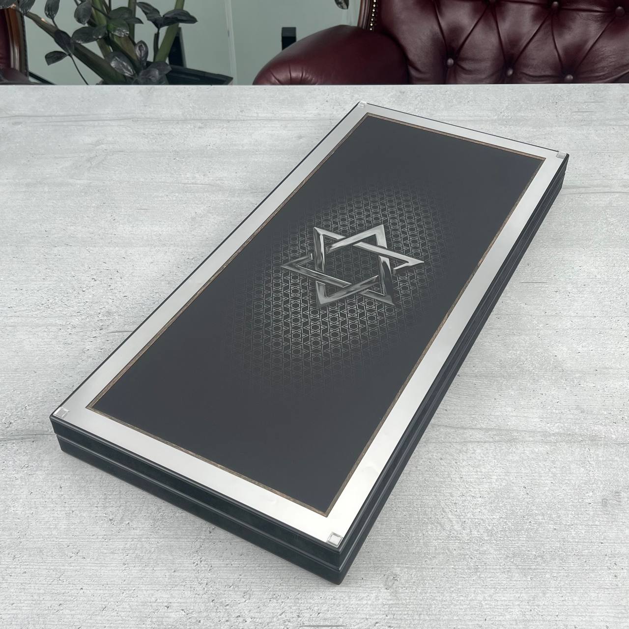 Backgammon de luxe en métal avec verre trempé - Design exclusif, fait à la main, personnalisable