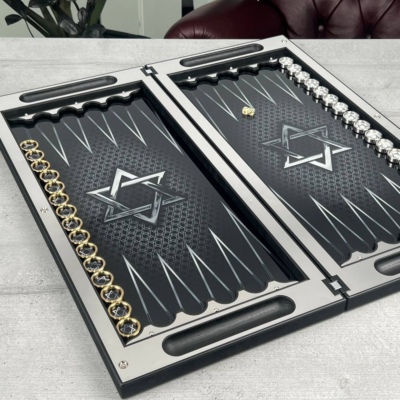 Backgammon de luxe en métal avec verre trempé - Design exclusif, fait à la main, personnalisable