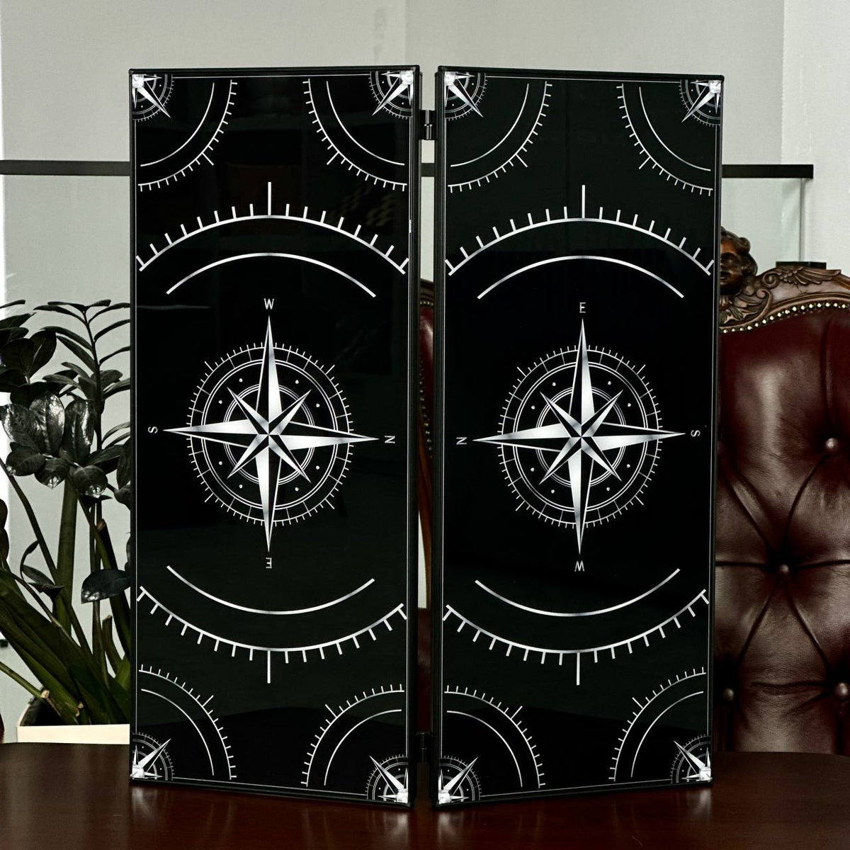 Handgefertigtes luxuriöses Backgammon-Set aus Glas, 61 x 27 cm. Individuell gestaltet, als Geschenk geeignet
