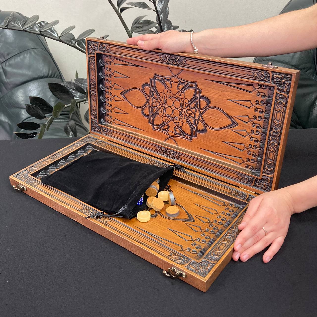 Backgammon-Brettspielset "König Löwe", 46 x 23 cm. Geschenkfertig
