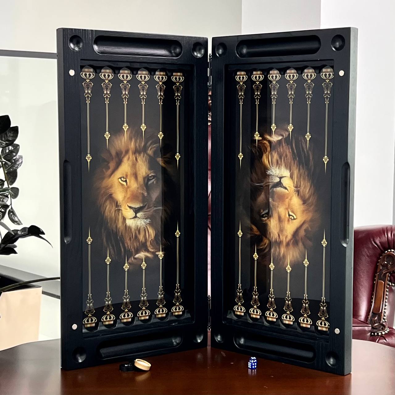 Lion Collection Glass Backgammon Set
