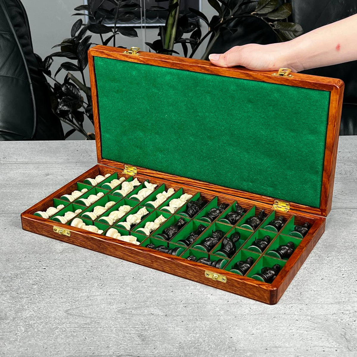 Jeu d'échecs imitation marbre (29 x 29 cm), jeu d'échecs en bois. Prêt à offrir. Réf. 198027
