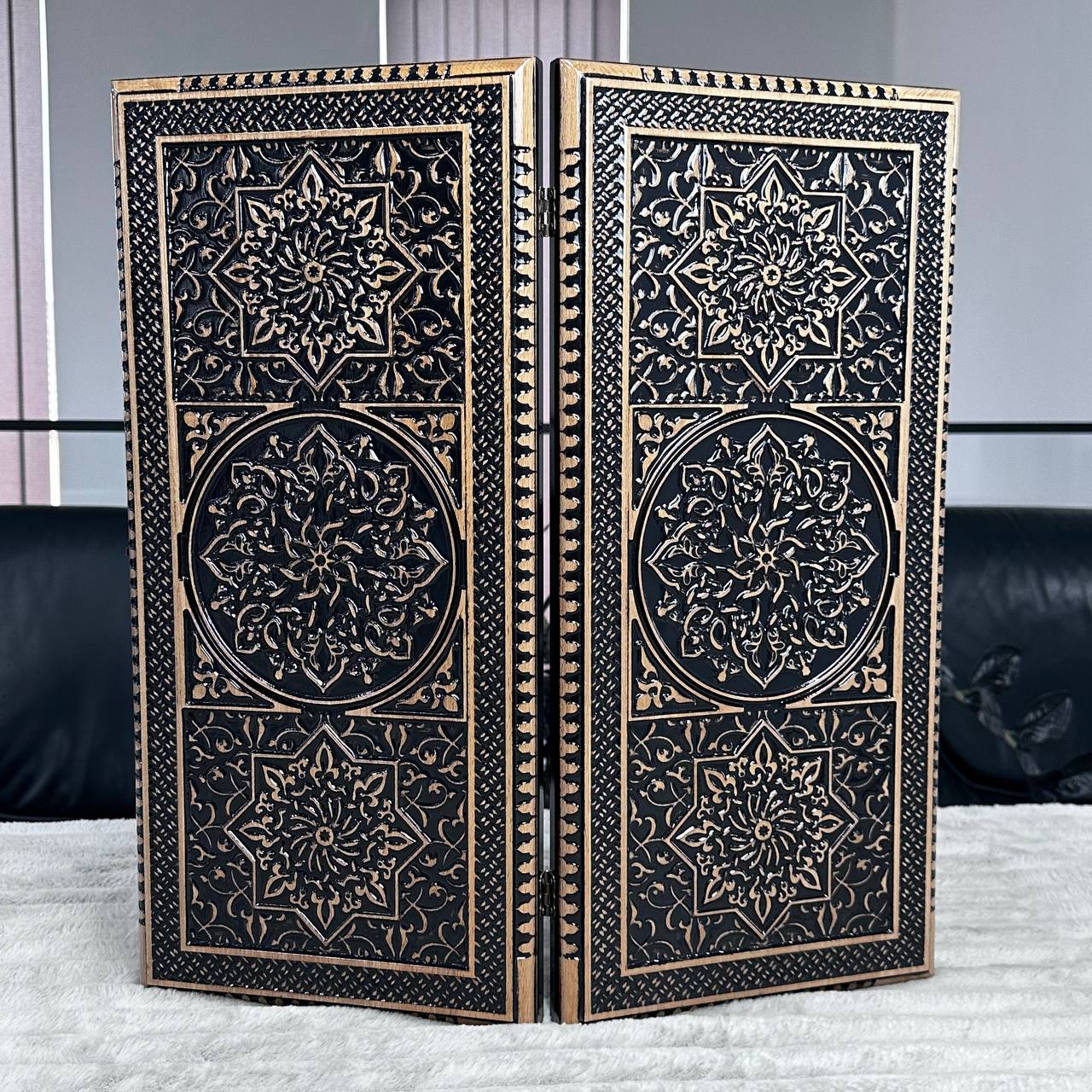 Wooden Backgammon Board - An Exquisite Blend of Art and Function, Gift-ready
