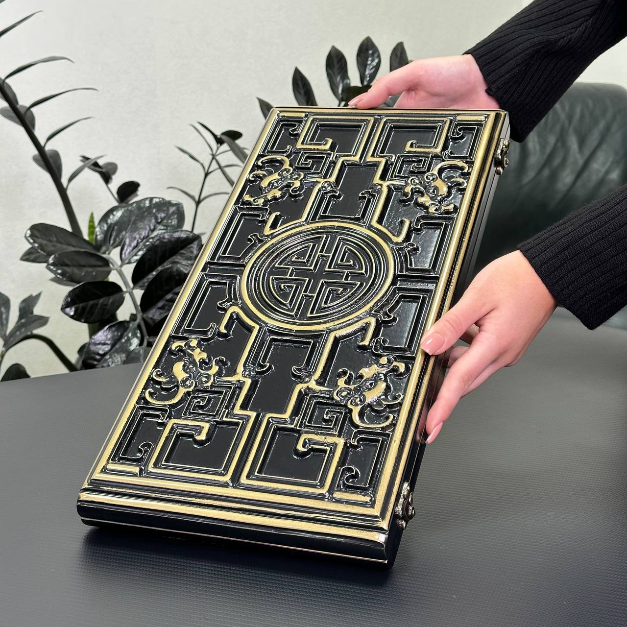 Classic Wooden Backgammon – Elegant Carving & Timeless Design