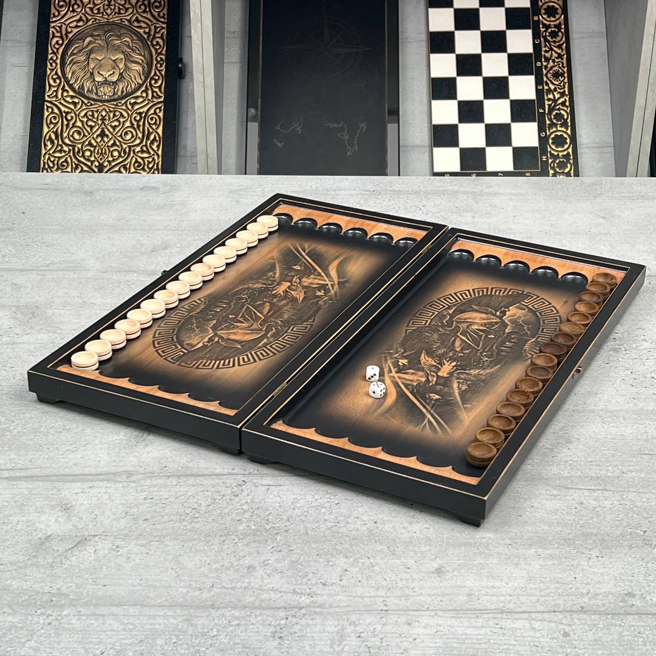 Luxus-Backgammon „Legionär“ aus Holz – Kompaktes 50×23 cm Spielset | Geschenkfertig | Kostenlose Lieferung weltweit