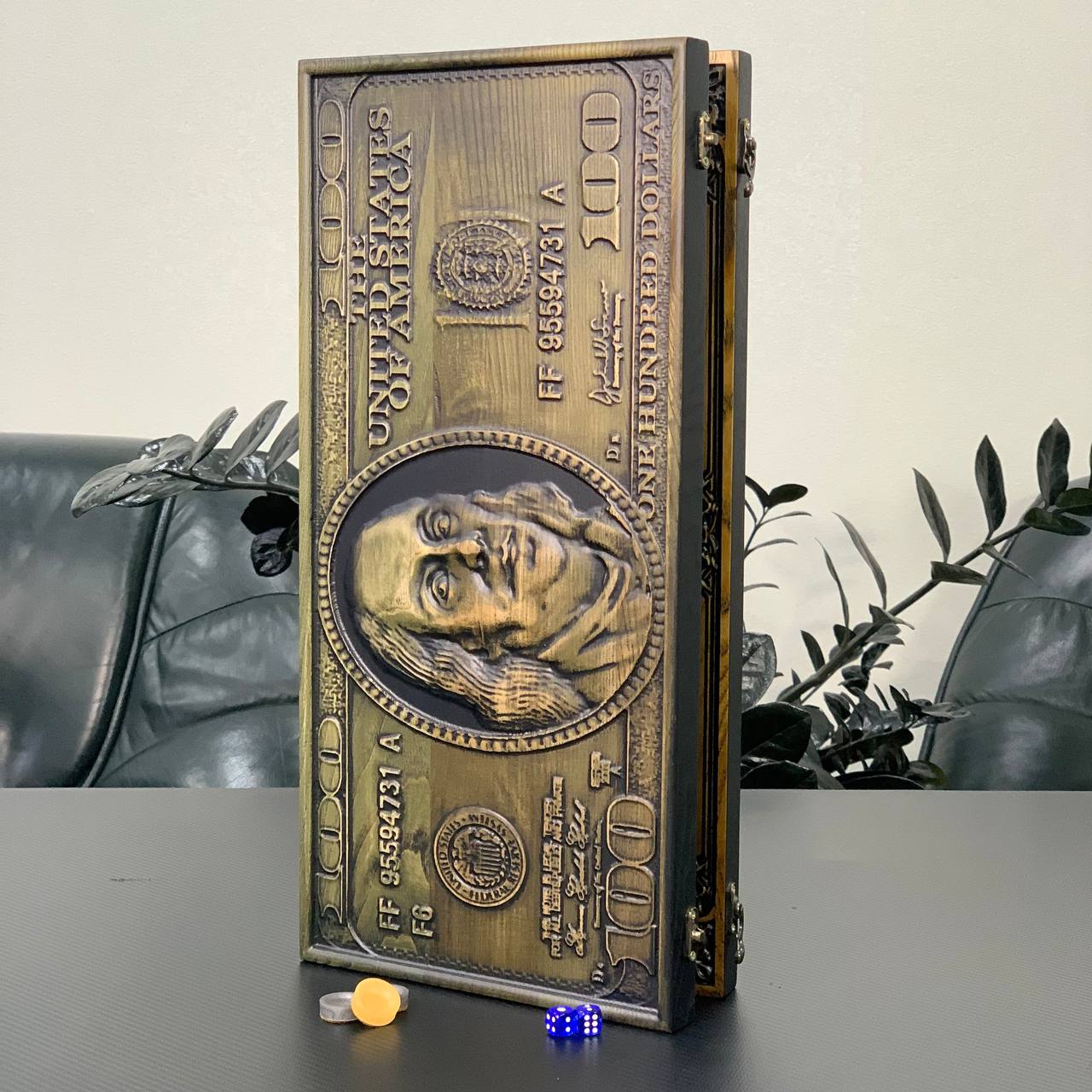 Hölzernes Backgammon-Brettspielset „Dollar“, 46×23×3cm, geschenkfertig und individuell anpassbar.