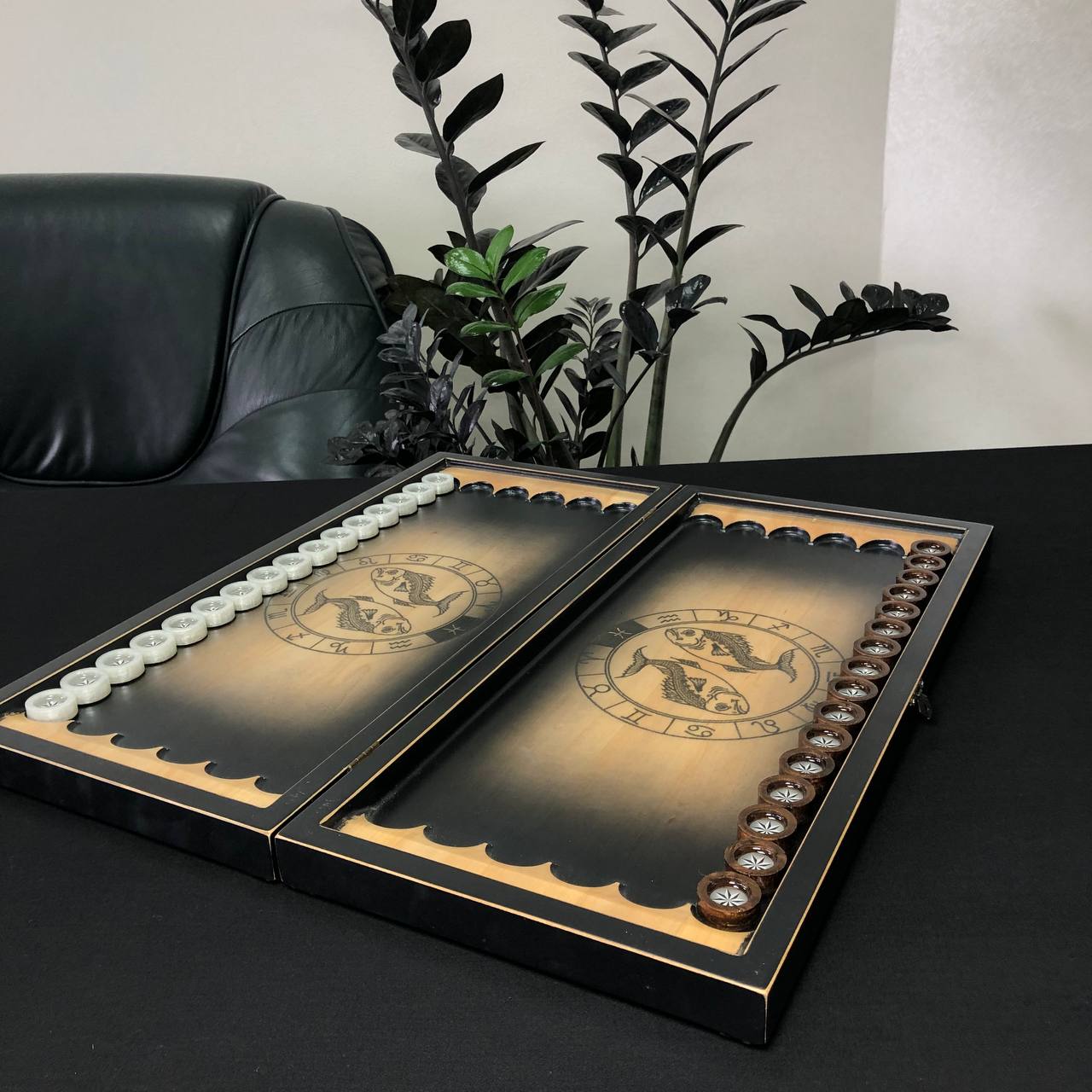 Backgammon-Brett aus Holz mit dem Sternzeichen Fische – handgefertigt, personalisierbar, geschenkfertig