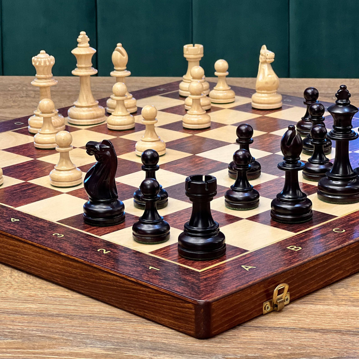 Jeu d'échecs imitation marbre (29 x 29 cm), jeu d'échecs en bois. Prêt à offrir. Réf. 198027