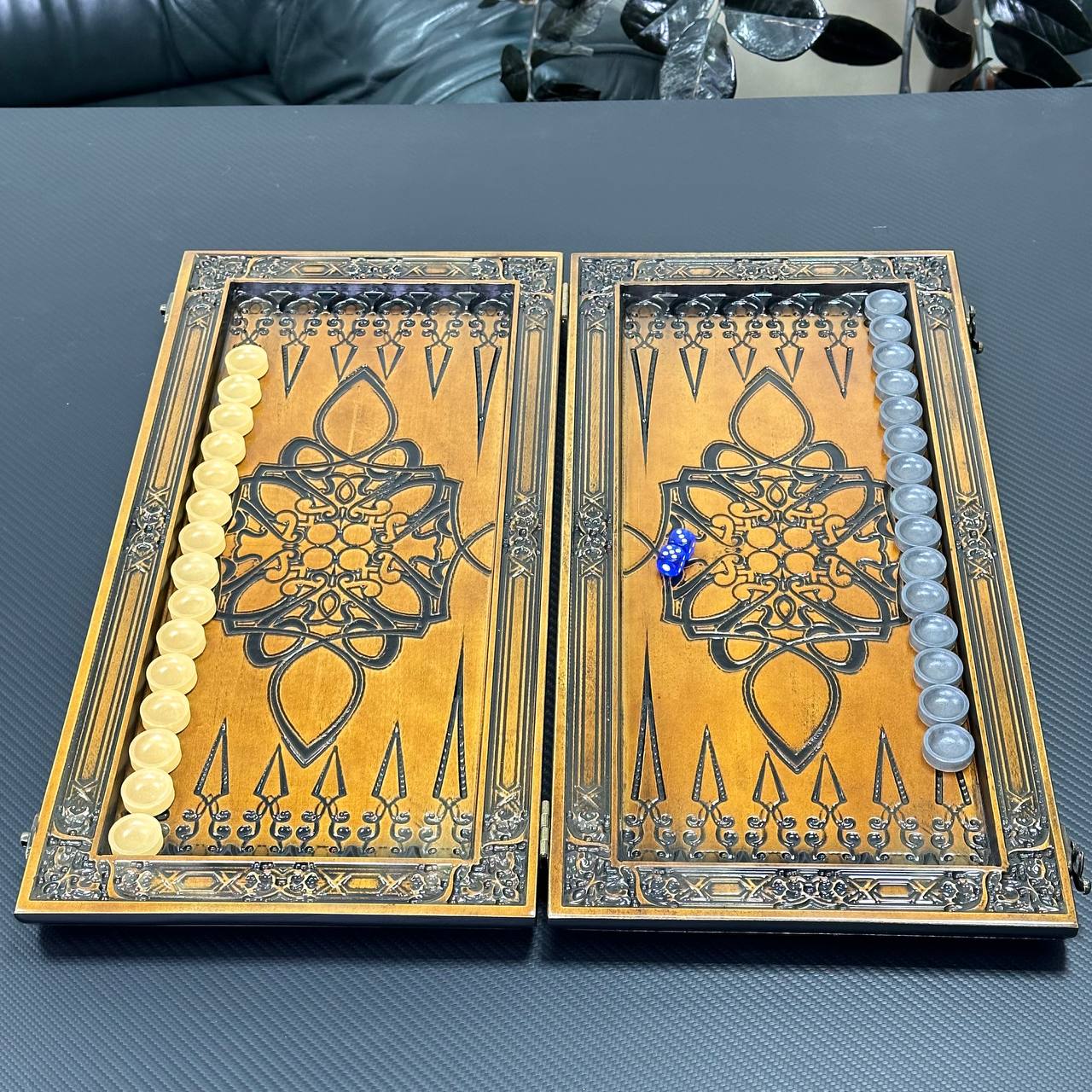 Classic Wooden Backgammon – Elegant Carving & Timeless Design