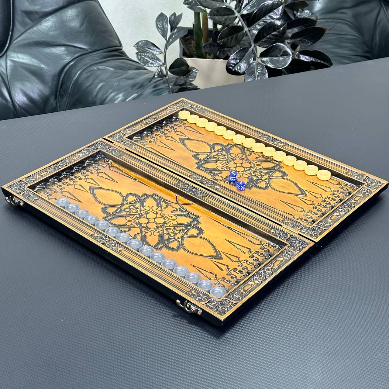Classic Wooden Backgammon – Elegant Carving & Timeless Design