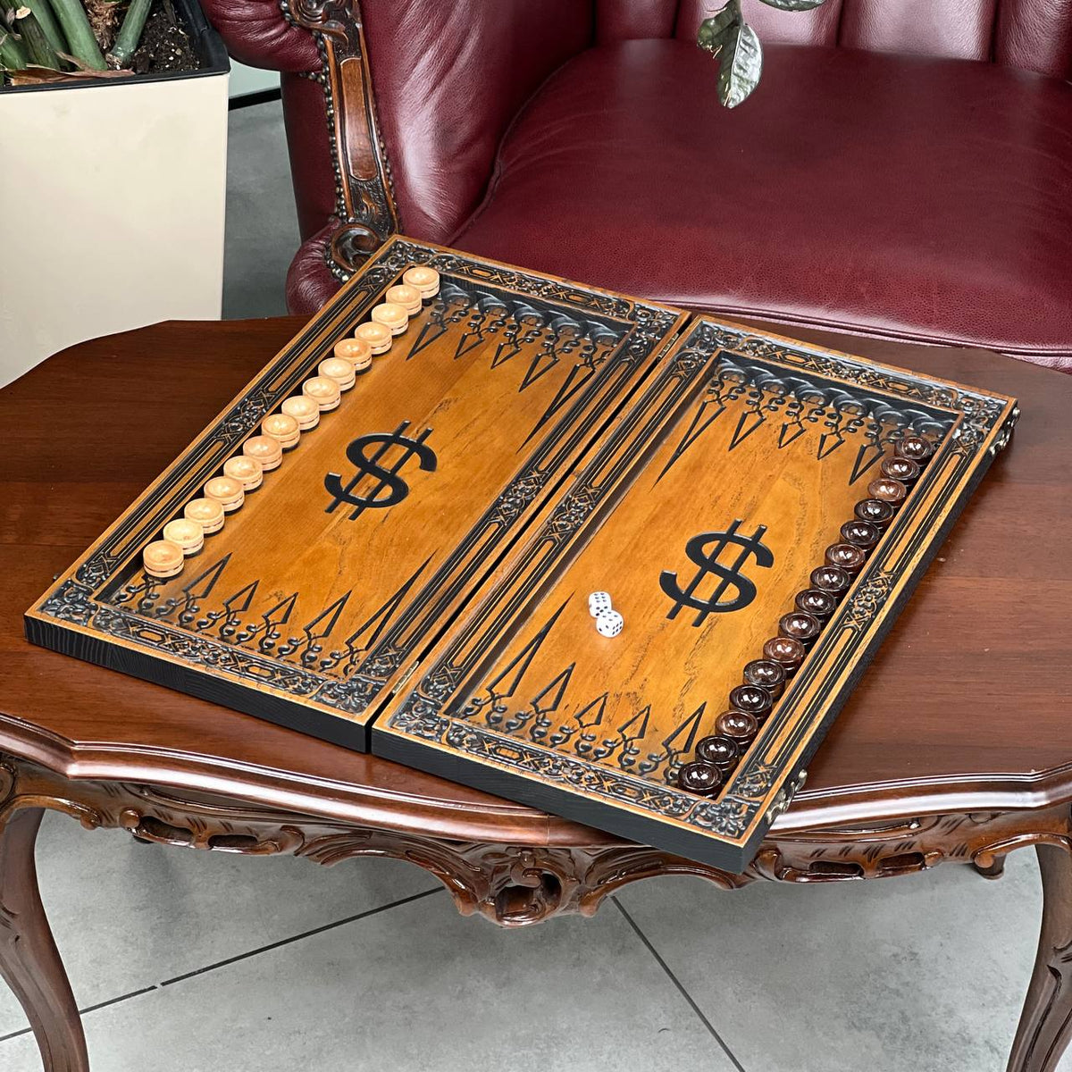 Hölzernes Backgammon-Brettspielset „Dollar“, 46×23×3cm, geschenkfertig und individuell anpassbar.