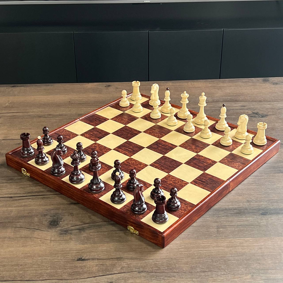 Jeu d'échecs imitation marbre (29 x 29 cm), jeu d'échecs en bois. Prêt à offrir. Réf. 198027