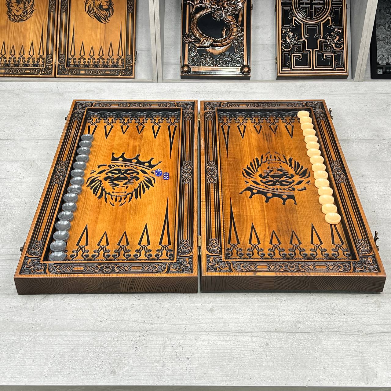 Backgammon en bois, backgammon sculpté personnalisé avec Lion, jeu de backgammon, cadeau pour lui, jeu de backgammon personnalisé
