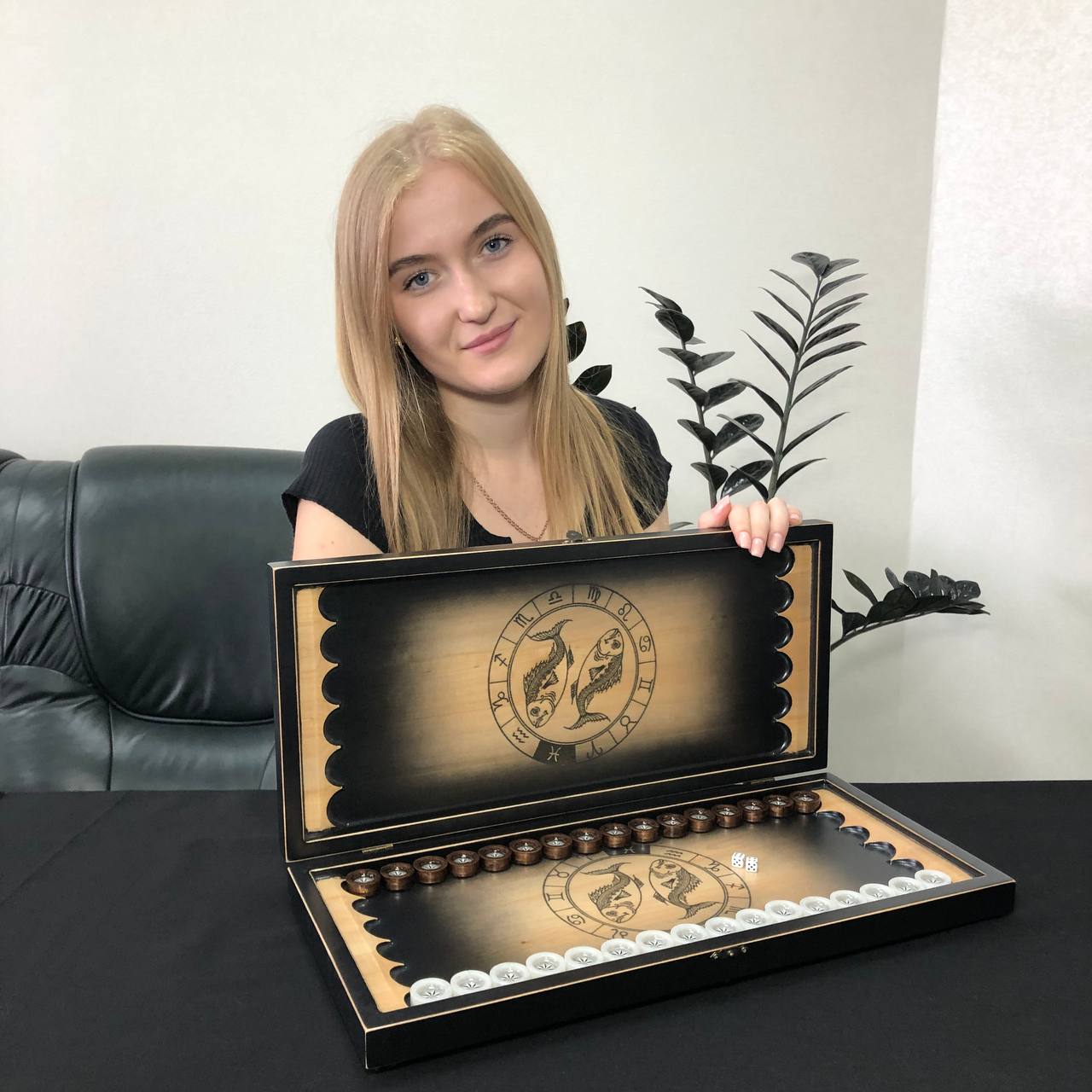 Backgammon-Brett aus Holz mit dem Sternzeichen Fische – handgefertigt, personalisierbar, geschenkfertig