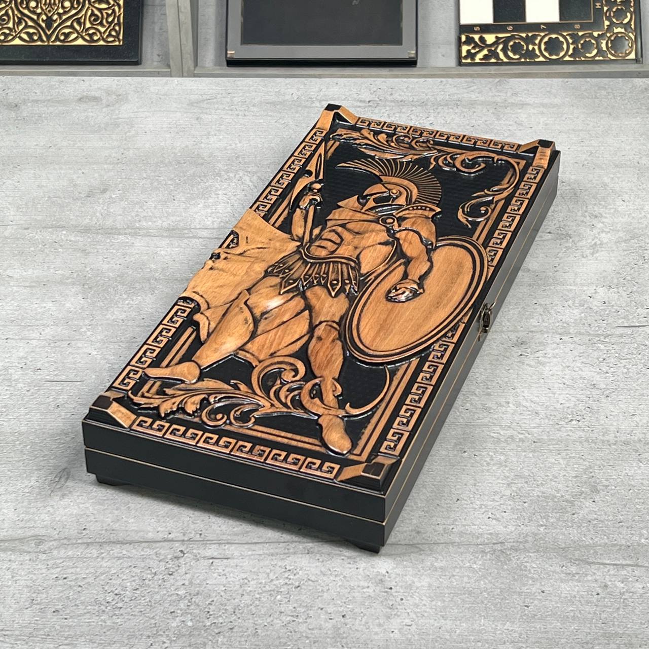 Luxus-Backgammon „Legionär“ aus Holz – Kompaktes 50×23 cm Spielset | Geschenkfertig | Kostenlose Lieferung weltweit