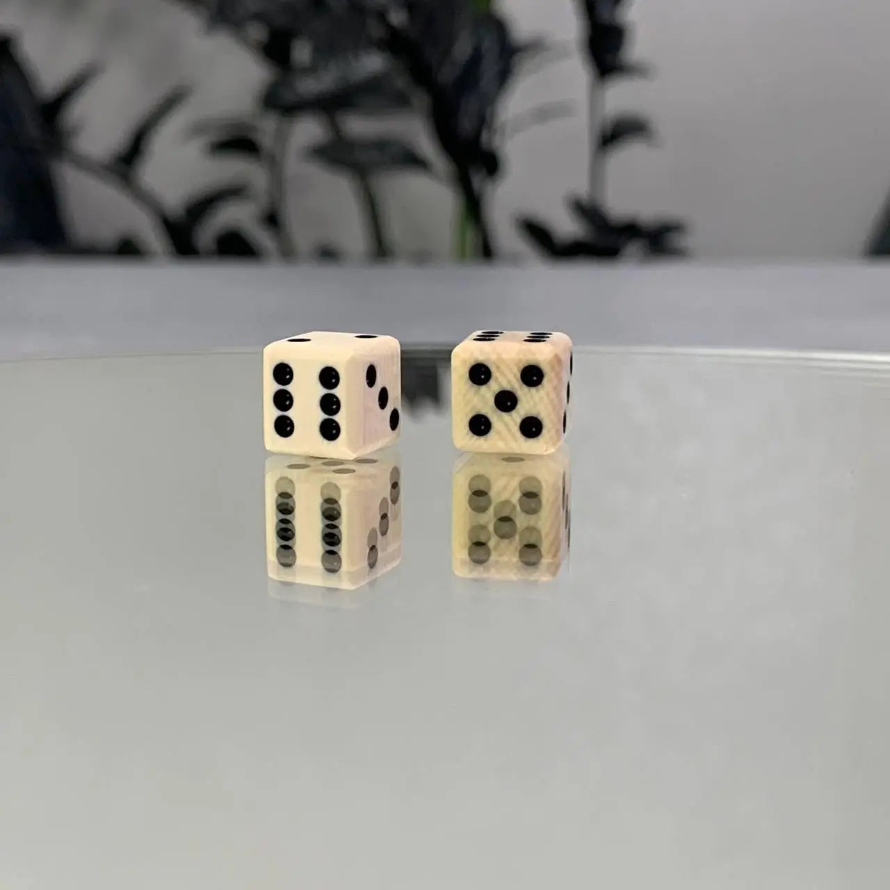 Royal Fossil Dice set  – 10.5 mm | Black or Silver Pips