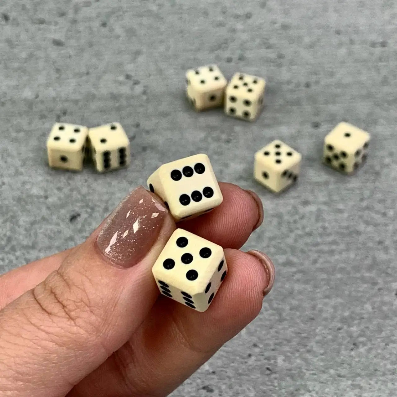 Royal Fossil Dice set  – 10.5 mm | Black or Silver Pips