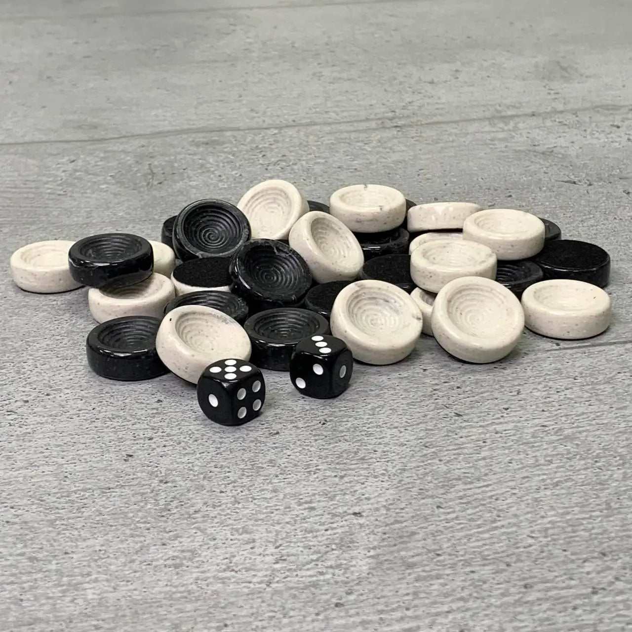 Jeu de dames en assortiment, 29 mm. Pour le jeu de backgammon et de dames. 