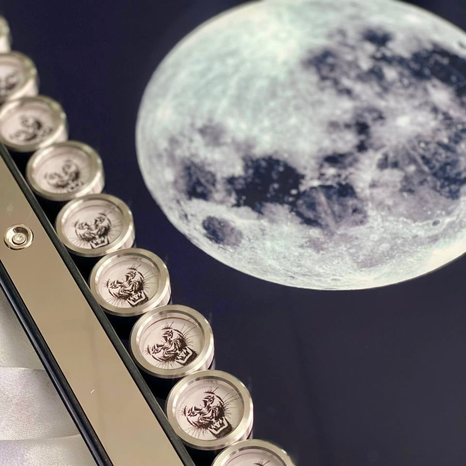 Luxuriöses Backgammon aus Metall mit gehärtetem Glas – Exklusives Design, handgefertigt, anpassbar