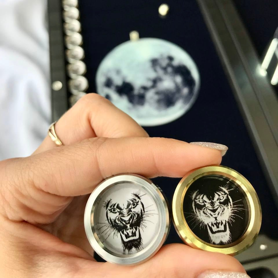 Luxuriöses Backgammon aus Metall mit gehärtetem Glas – Exklusives Design, handgefertigt, anpassbar