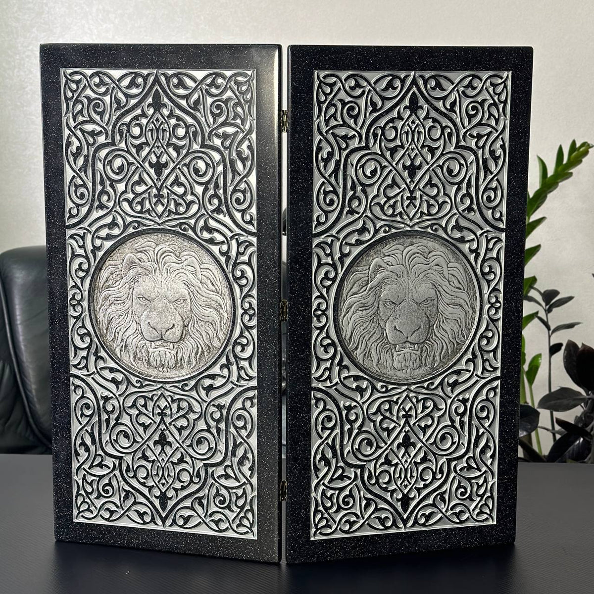 Silver Lion Black Stone Backgammon Set