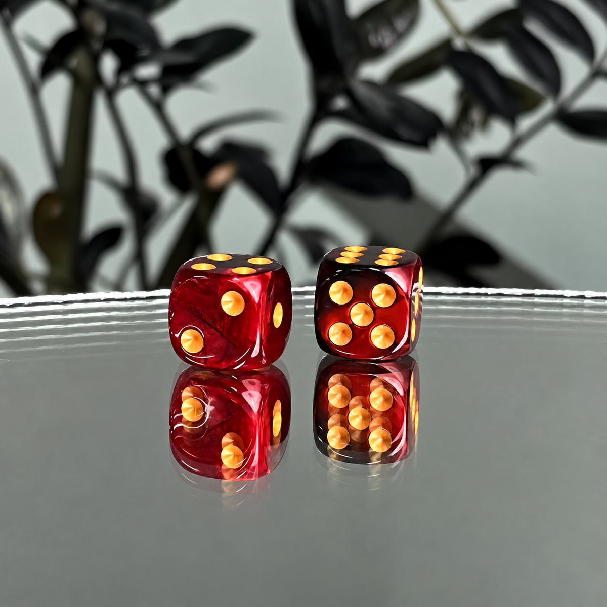 Paire de dés en plastique pour compléter votre jeu dans l'assortiment.