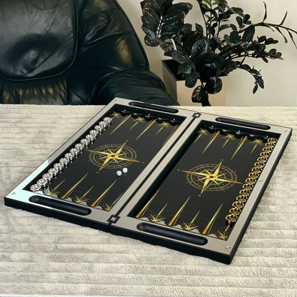 Jeu de backgammon en métal haut de gamme – Motif carte, acier inoxydable et verre trempé | Livraison gratuite dans le monde entier ; prêt à offrir