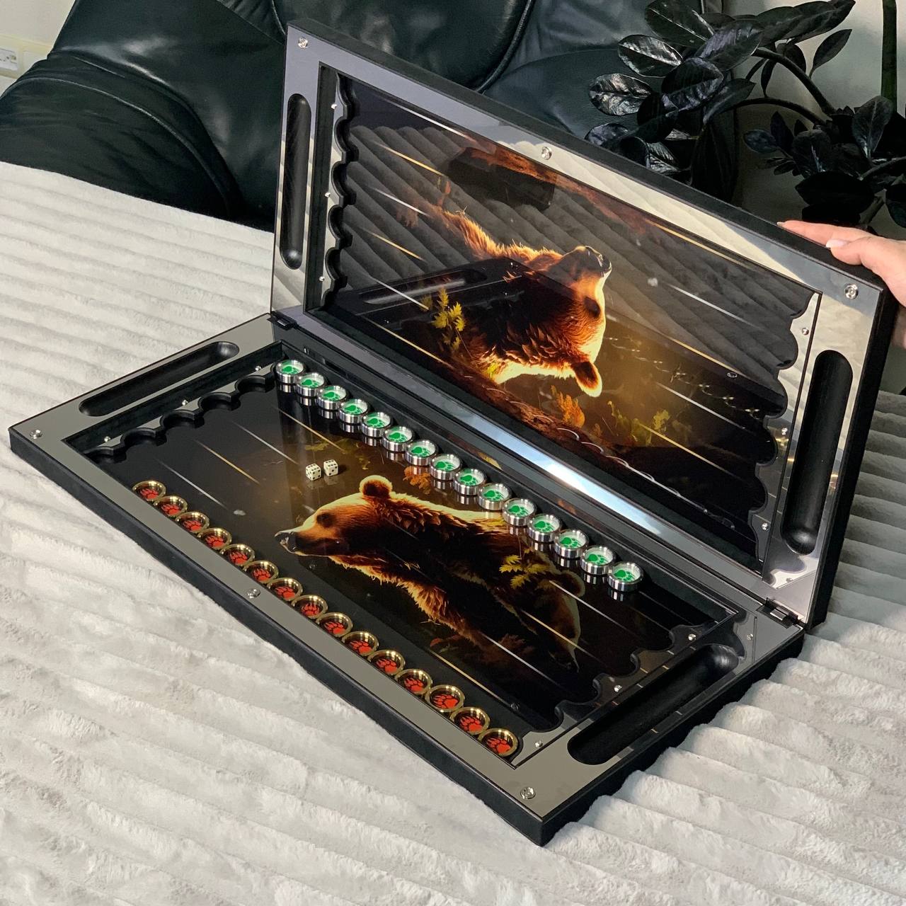 Anspruchsvolles Metall-Backgammon mit gehärtetem Glas – Exklusives Design, individuell anpassbar und als Geschenk geeignet